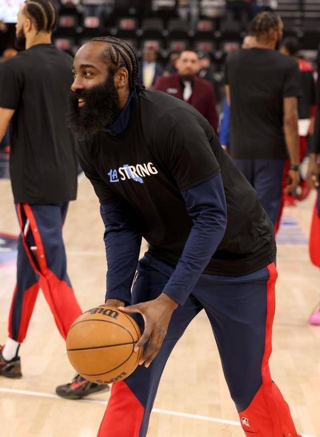 爱游戏体育哈登连续十五场比赛得分超过赛况扑朔迷离，MAD挑战极限！的简单介绍